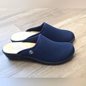 Fly Flot Anotomic Lightweight Womens Size 7.5 Mules Navy Nautical Coastal Travel